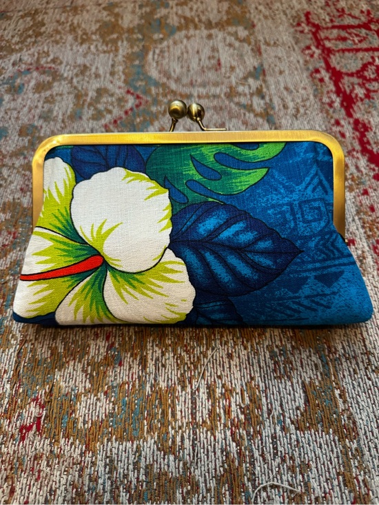 LEIKO Kauai Handbags - LEIKO Kauai kiss-lock clutch